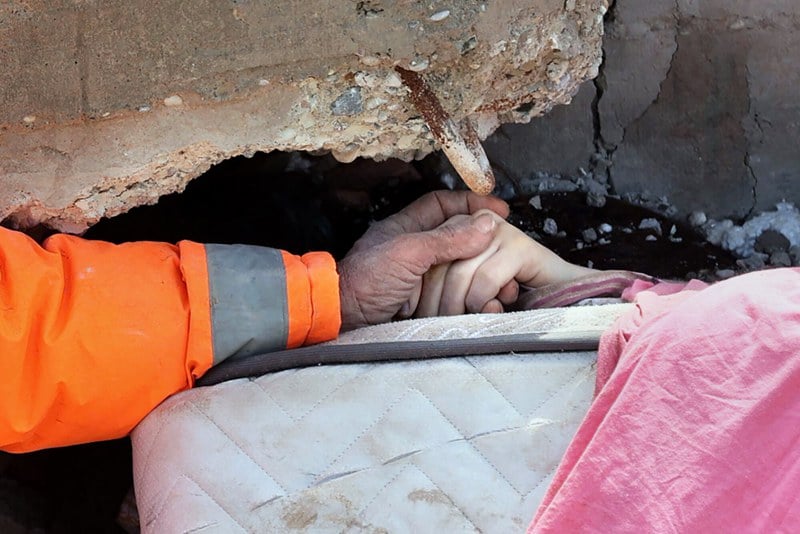 وفاة وإصابات في زلزال بسواحل تركيا وفاة وإصابات في زلزال بسواحل تركيا