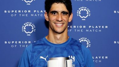 ياسين بونو يتفوق على نجوم الهلال