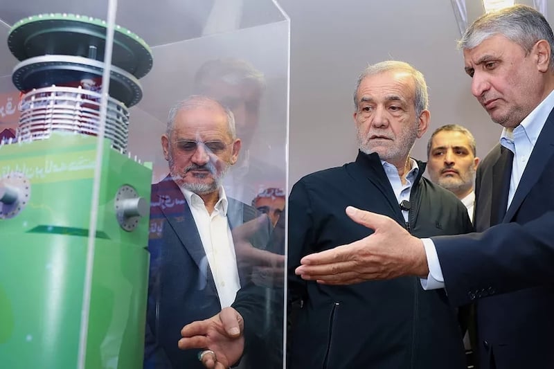 إيران تعلق التعاون مع الطاقة الذرية