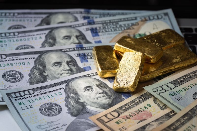 ارتفاع مؤشر الدولار يخفض سعر الذهب