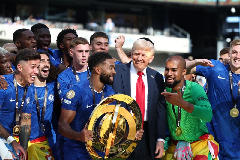 الرئيس الأمريكي يحتفل مع تشيلسي