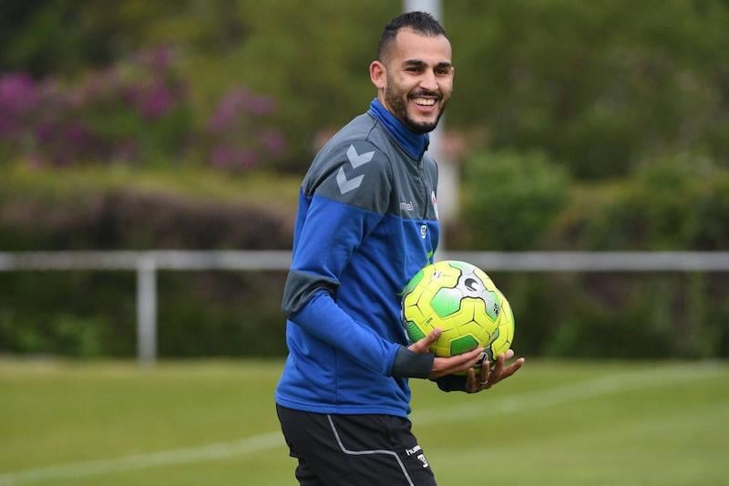 بوطيب يدرس اللعب بالدوري المغربي