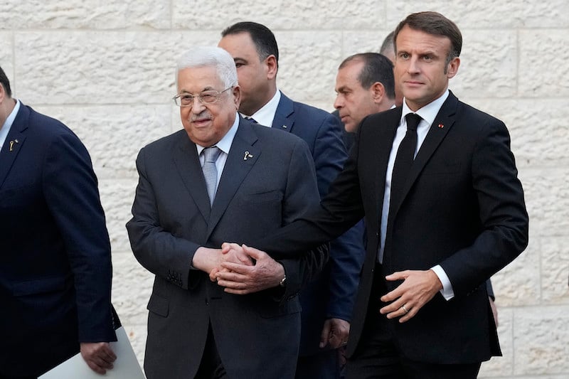 عباس يثمن الاعتراف الفرنسي بفلسطين