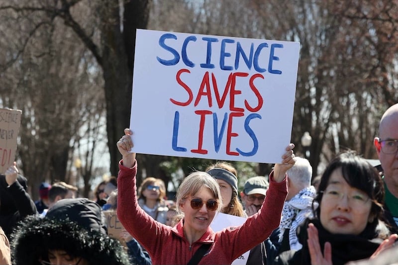 هجرة العقول من الولايا المتحدة .. انقلاب صامت في خريطة البحث العلمي