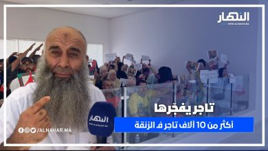 تاجر يفجّرها بحرقة: 30 عام فـ سوق دالاس.. ومسؤولي الحي الحسني شرّدو أكثر من 10 آلاف تاجر