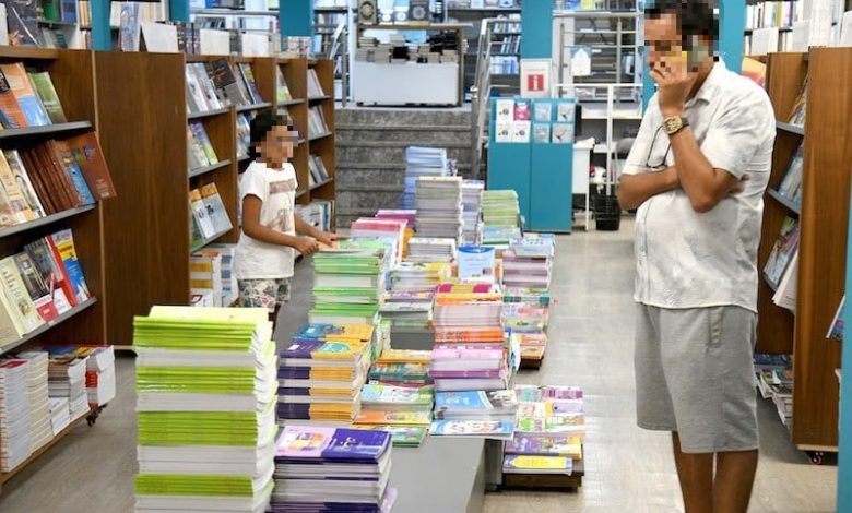 أسعار المقررات في مدارس الريادة تدفع الكتبيين إلى التهديد بالمقاطعة أسعار المقررات في مدارس الريادة تدفع الكتبيين إلى التهديد بالمقاطعة