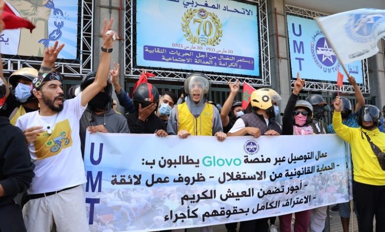 احتجاج ضد "غلوفو" بسبب بتر خريطة المغرب واستغلال عمّال التوصيل احتجاج ضد