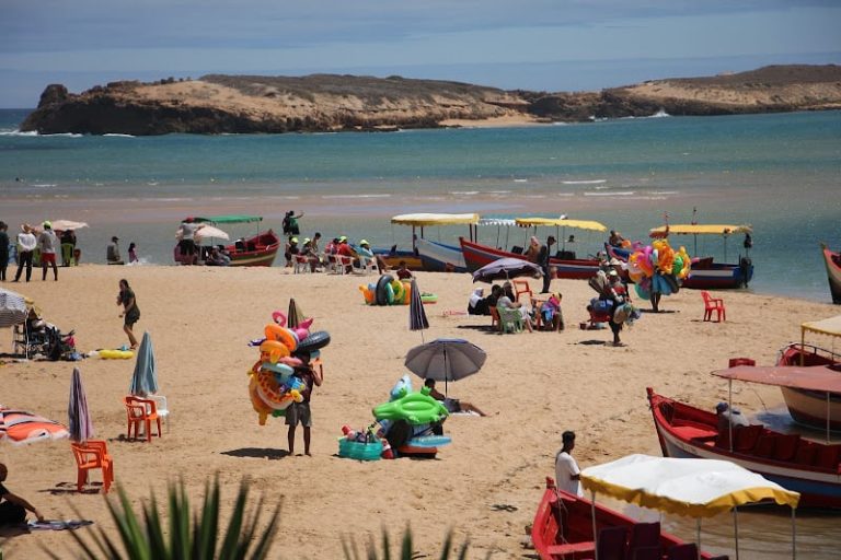 الانتعاشة الاقتصادية الموسمية تعيد الحياة إلى القرى الساحلية في المغرب