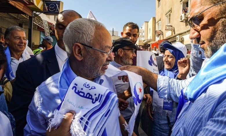 الانهيار الداخلي والحصار الخارجي يقيدان "حركة النهضة" في تونس الانهيار الداخلي والحصار الخارجي يقيدان "حركة النهضة" في تونس