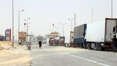 التفتيش اليدوي يثير الجدل بين المستوردين والجمارك في معبر الكركارات