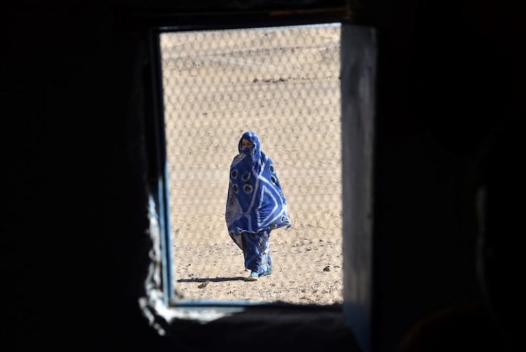 السوريون المفقودون في تندوف .. شهادات تفضح الاحتجاز بمباركة الجزائر
