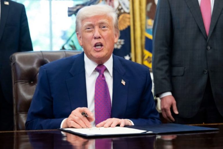 الكونغرس يصادق على ميزانية ترامب