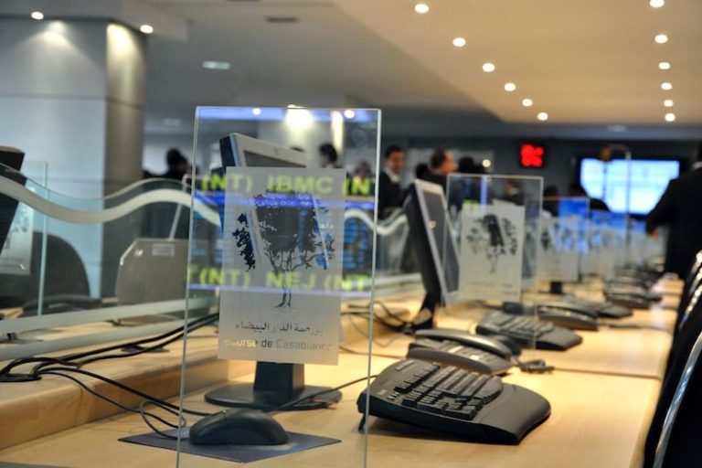 بورصة البيضاء تبدأ التداول بالتراجع
