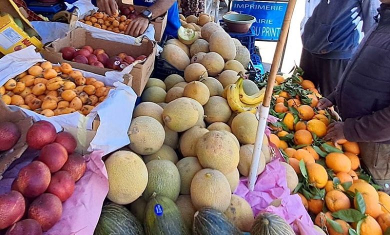 تجار الجملة يرجعون غلاء الفواكه الموسمية إلى
