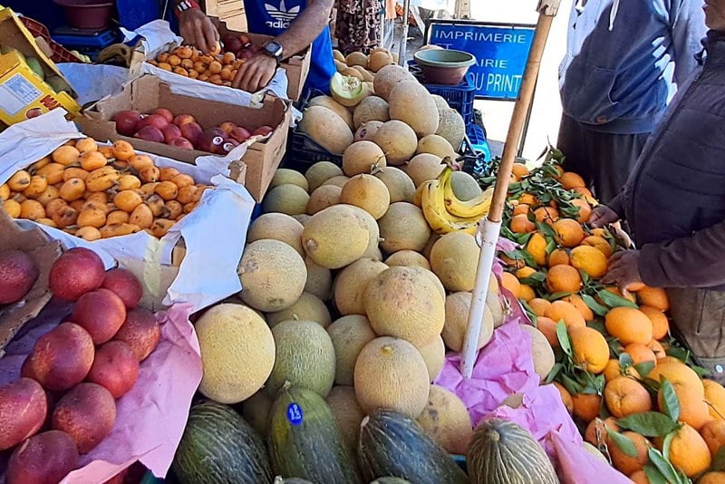 تجار الجملة يرجعون غلاء الفواكه الموسمية إلى "جشع الباعة المتجولين" تجار الجملة يرجعون غلاء الفواكه الموسمية إلى