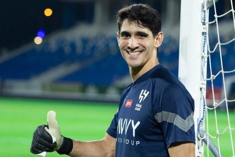 تقرير: الهلال يقنع بونو بتمديد العقد