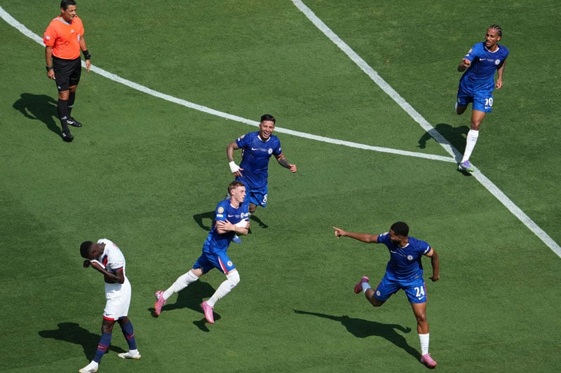 رفاق حكيمي يسقطون بثلاثية أمام تشيلسي في نهائي كأس العالم للأندية رفاق حكيمي يسقطون بثلاثية أمام تشيلسي في نهائي كأس العالم للأندية