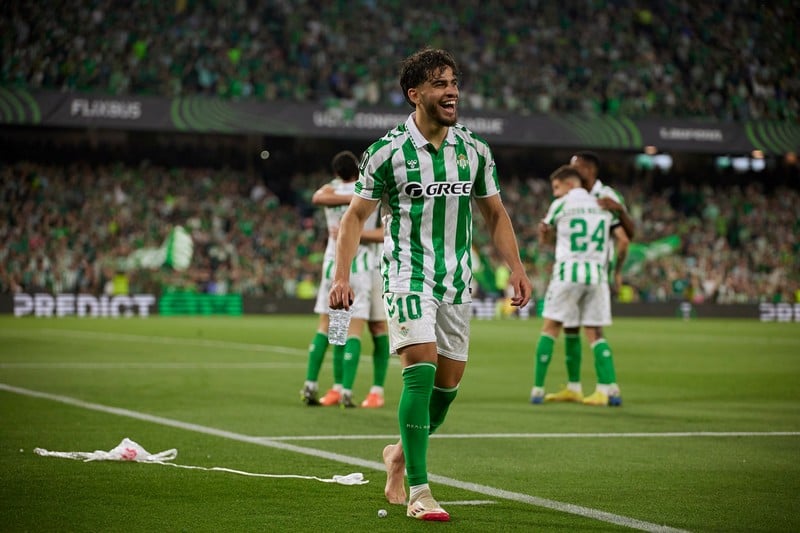 الزلزولي يساهم في فوز بيتيس