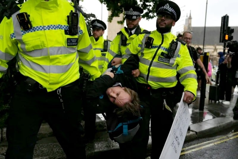 شرطة لندن توقف "بالستاين أكشن" شرطة لندن توقف "بالستاين أكشن"