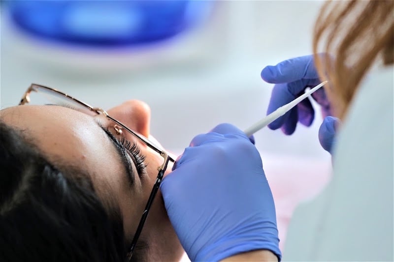 عروض مغربية للترفيه وتجميل الأسنان تثير استياء أطباء في إسبانيا