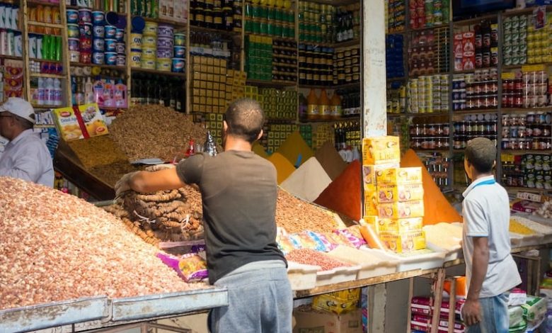 غياب الحماية القانونية عن صفحات "كناش الكريدي" يرهق تجارة القرب غياب الحماية القانونية عن صفحات