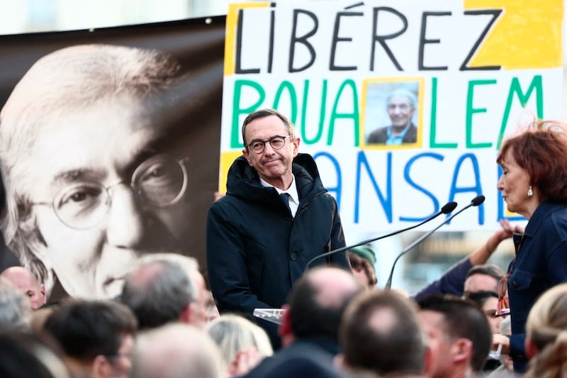 قضية صنصال تخيم على فرنسا والجزائر