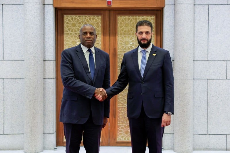 لندن تعلن عودة العلاقات مع دمشق لندن تعلن عودة العلاقات مع دمشق