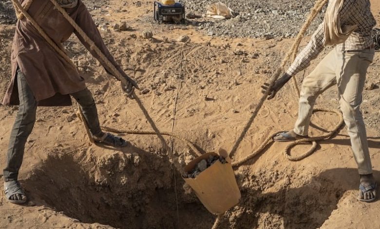 طائرة "درون" تقصف سيارات في المنطقة العازلة بالصحراء المغربية
