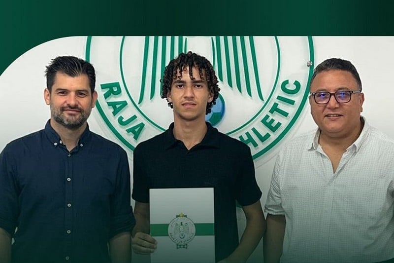 الرجاء يثبت نجمه الشاب يحيى إكِيز