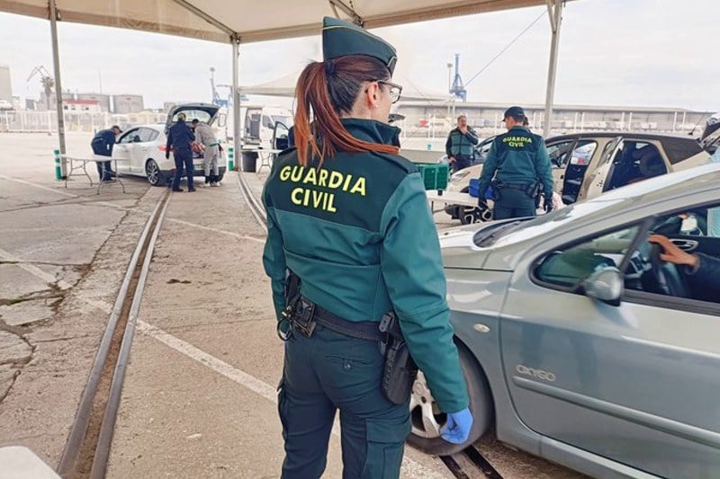 تفكيك شبكة لتهريب المهاجرين من الجزائر