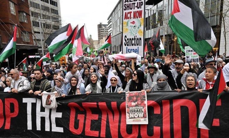 آلاف الأستراليين يهتفون فلسطين حرة آلاف الأستراليين يهتفون فلسطين حرة