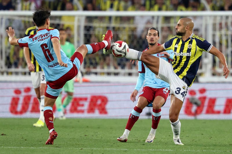 أمرابط: "لن أتوقف حتى بقدم واحدة" أمرابط: "لن أتوقف حتى بقدم واحدة"