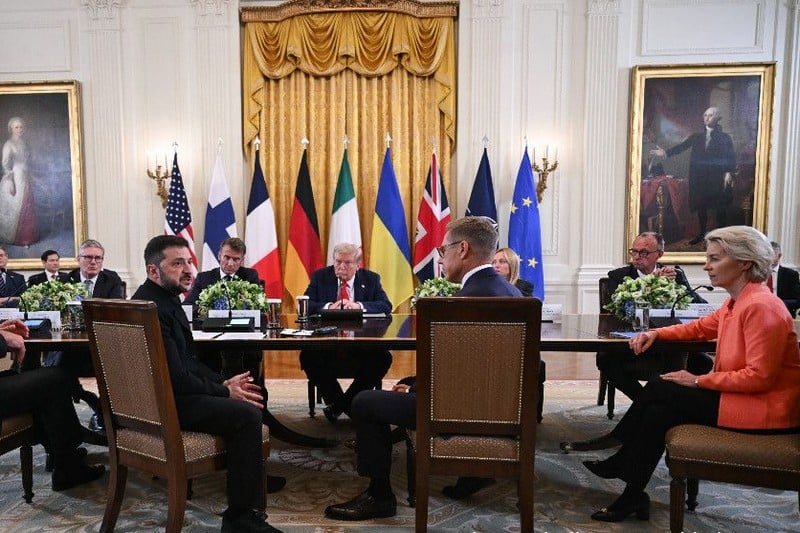 أول قمة تاريخية محتملة بين بوتين وزيلينسكي تثير اهتمام العالم أول قمة تاريخية محتملة بين بوتين وزيلينسكي تثير اهتمام العالم