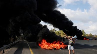 احتجاجات عارمة وإضرابات عامة للمطالبة بوقف الحرب في غزة تهز إسرائيل