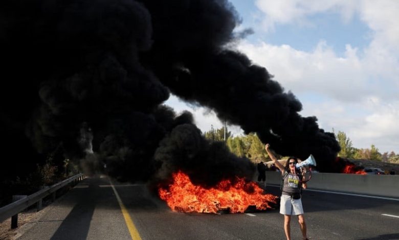 احتجاجات عارمة وإضرابات عامة للمطالبة بوقف الحرب في غزة تهز إسرائيل
