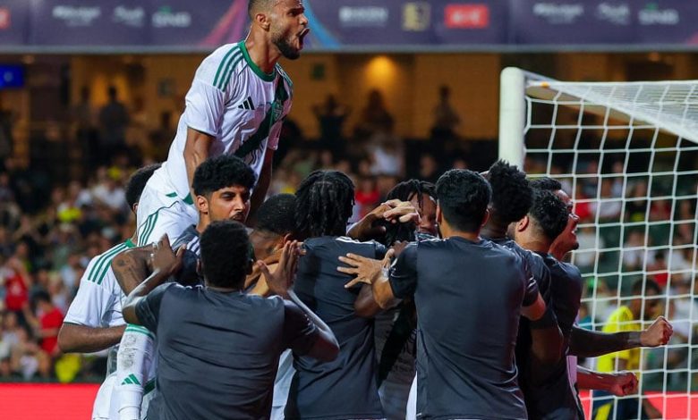 الأهلي يحرز كأس السوبر السعودي الأهلي يحرز كأس السوبر السعودي