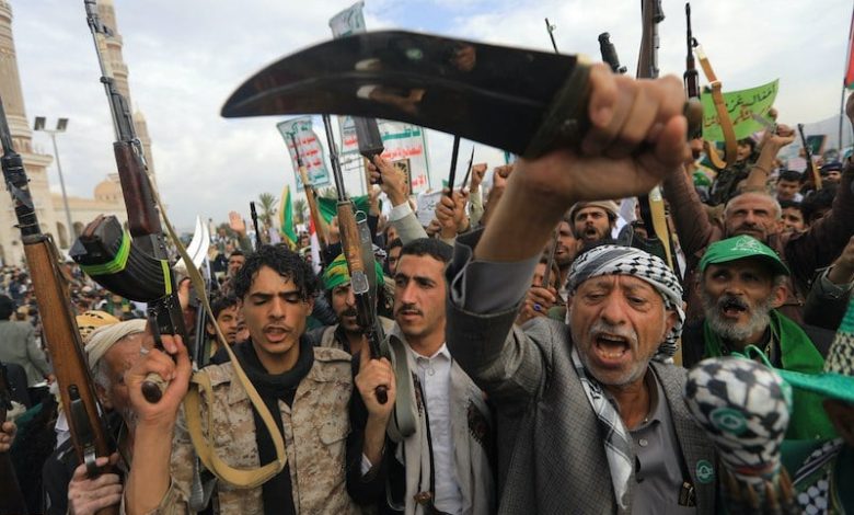 "الحوثيون" يعتقلون 11 موظفًا أمميًا "الحوثيون" يعتقلون 11 موظفًا أمميًا