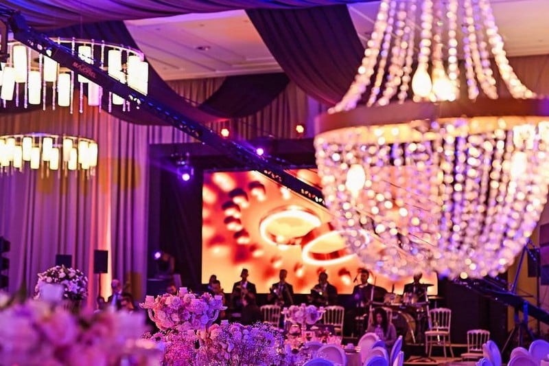 الغلاء والمنافسة غير المشروعة يعمقان أزمة منظمي الحفلات في المغرب الغلاء والمنافسة غير المشروعة يعمقان أزمة منظمي الحفلات في المغرب