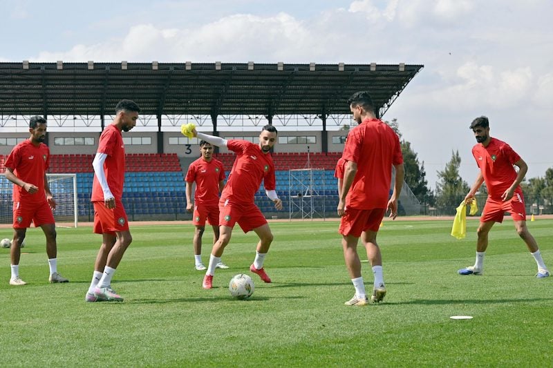 "المحليون" ينهون التحضير للقاء الأحد