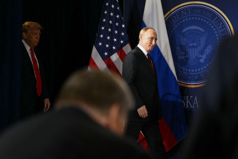 ترامب يميل لدعم خطة بوتين .. قمة ألاسكا تعيد خلط أوراق الحرب الأوكرانية ترامب يميل لدعم خطة بوتين .. قمة ألاسكا تعيد خلط أوراق الحرب الأوكرانية