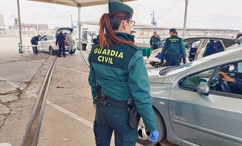 تفكيك شبكة لتهريب المهاجرين من الجزائر تفكيك شبكة لتهريب المهاجرين من الجزائر