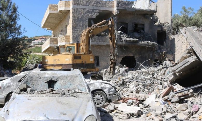 جرافات إسرائيلية تقتلع أشجار فلسطين جرافات إسرائيلية تقتلع أشجار فلسطين