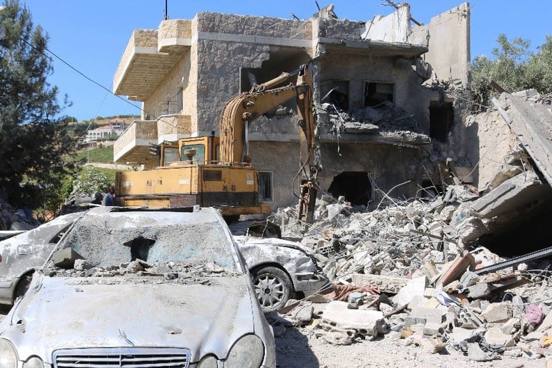 جرافات إسرائيلية تقتلع أشجار فلسطين