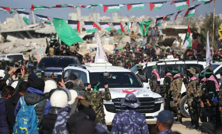 "حماس" تضغط لفتح ممرات إنسانية