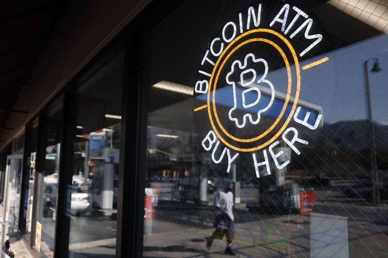 شركات متعثرة تراهن على "البيتكوين" وسط تحذيرات من فقاعة مالية عالمية شركات متعثرة تراهن على