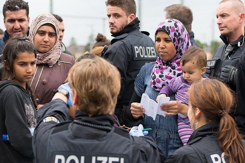 من ثقافة الترحيب إلى الترحيل الجماعي .. الهجرة ترسم ملامح ألمانيا الجديدة من ثقافة الترحيب إلى الترحيل الجماعي .. الهجرة ترسم ملامح ألمانيا الجديدة