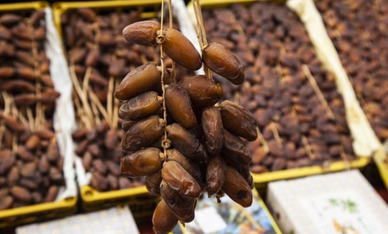 موسم 2025 للتمور المغربية يبشر بوفرة وجودة عالية بعد سنوات الجفاف موسم 2025 للتمور المغربية يبشر بوفرة وجودة عالية بعد سنوات الجفاف