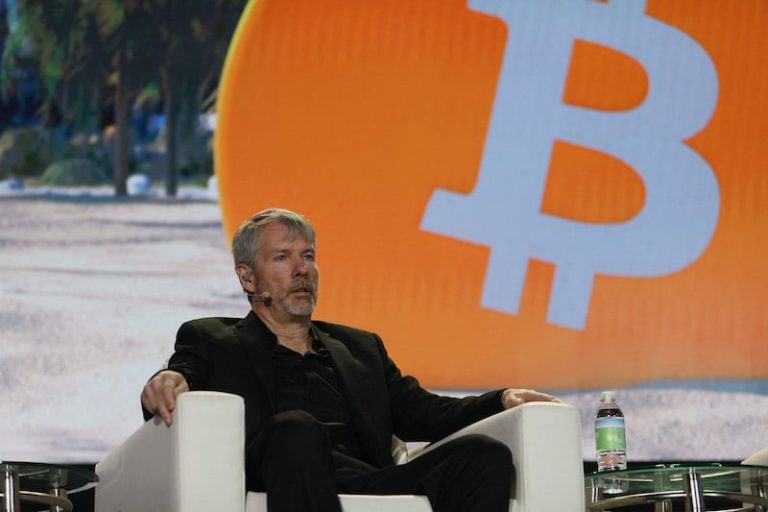 هل ينجح سايلور في تحويل البيتكوين إلى رافعة لتمويل 100 مليار دولار؟