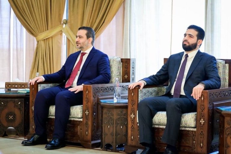 وزير خارجية سوريا يلتقى وفدا إسرائيليا وزير خارجية سوريا يلتقى وفدا إسرائيليا