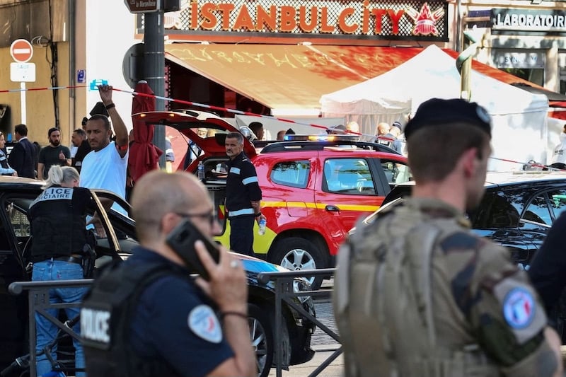 أهالي القصرين يستقبلون جثمان الذيبي أهالي القصرين يستقبلون جثمان الذيبي